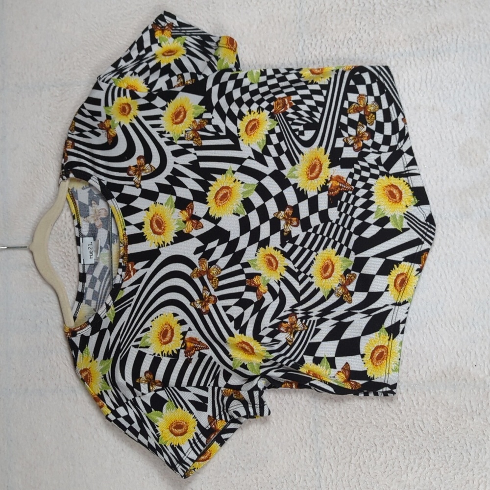Rue21 Juniors Sunflower Butterfly Abstract Cropped‎ Shirt Size XL